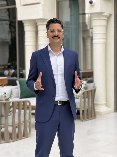 Pedram Dadgar, im Gespräch (Hochformat)